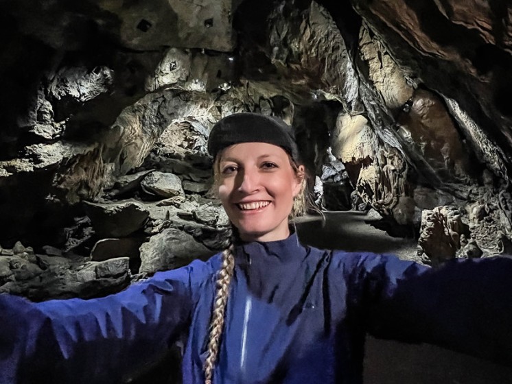Selfie eine Radfahrerin in der Dechenhöhle | WestLotto