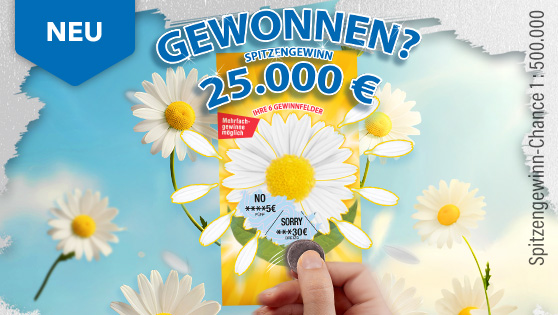 Hand hält ein Rubbellos mit Margeritenmotiv und der Aufschrift Gewonnen? Spitzengewinn 25.000 €, Spitzengewinn-Chance 1:500.000. Im Hintergrund blühen Margeriten vor blauem Himmel.