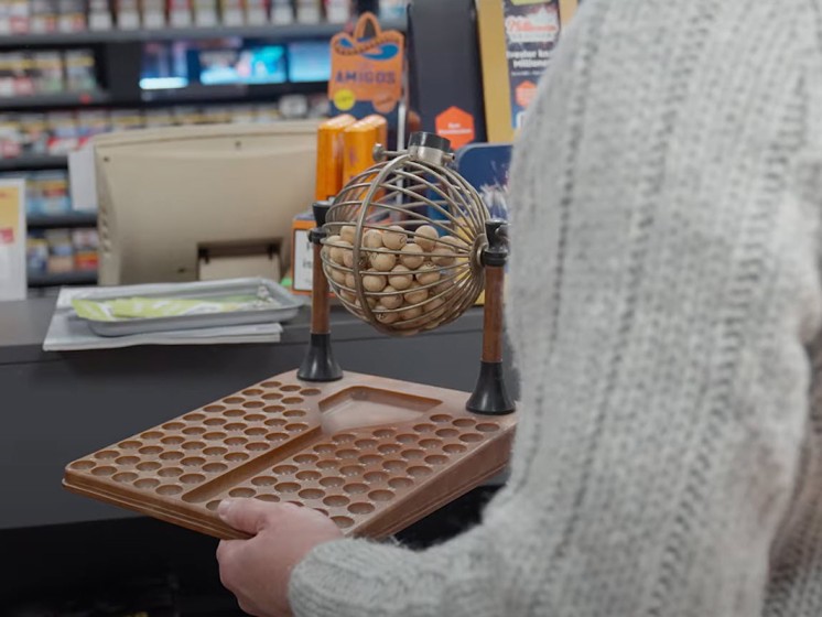 Kleine Lottokugeln in Miniatur-Ziehungstrommel | Annahmestellen-Challenge Auf ein Los