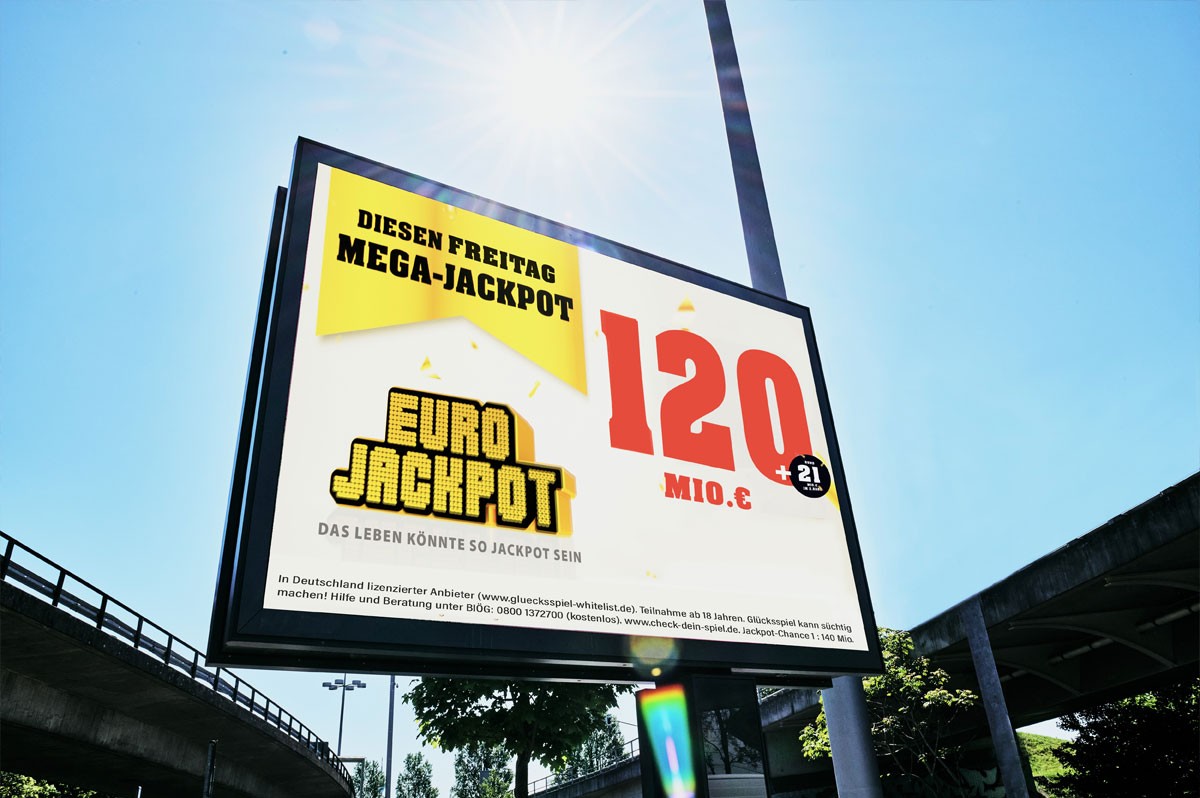 Werbetafel, auf der Werbeanzeige für 120-Millionen bei Eurojackpot abgebildet ist | WestLotto