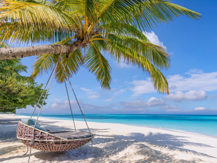 Liege an einem Strand auf den Malediven | Eurojackpot-Gewinnspiel Traumreise