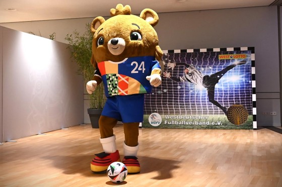 EM-Maskottchen Albärt | WestLotto Regionalliga West