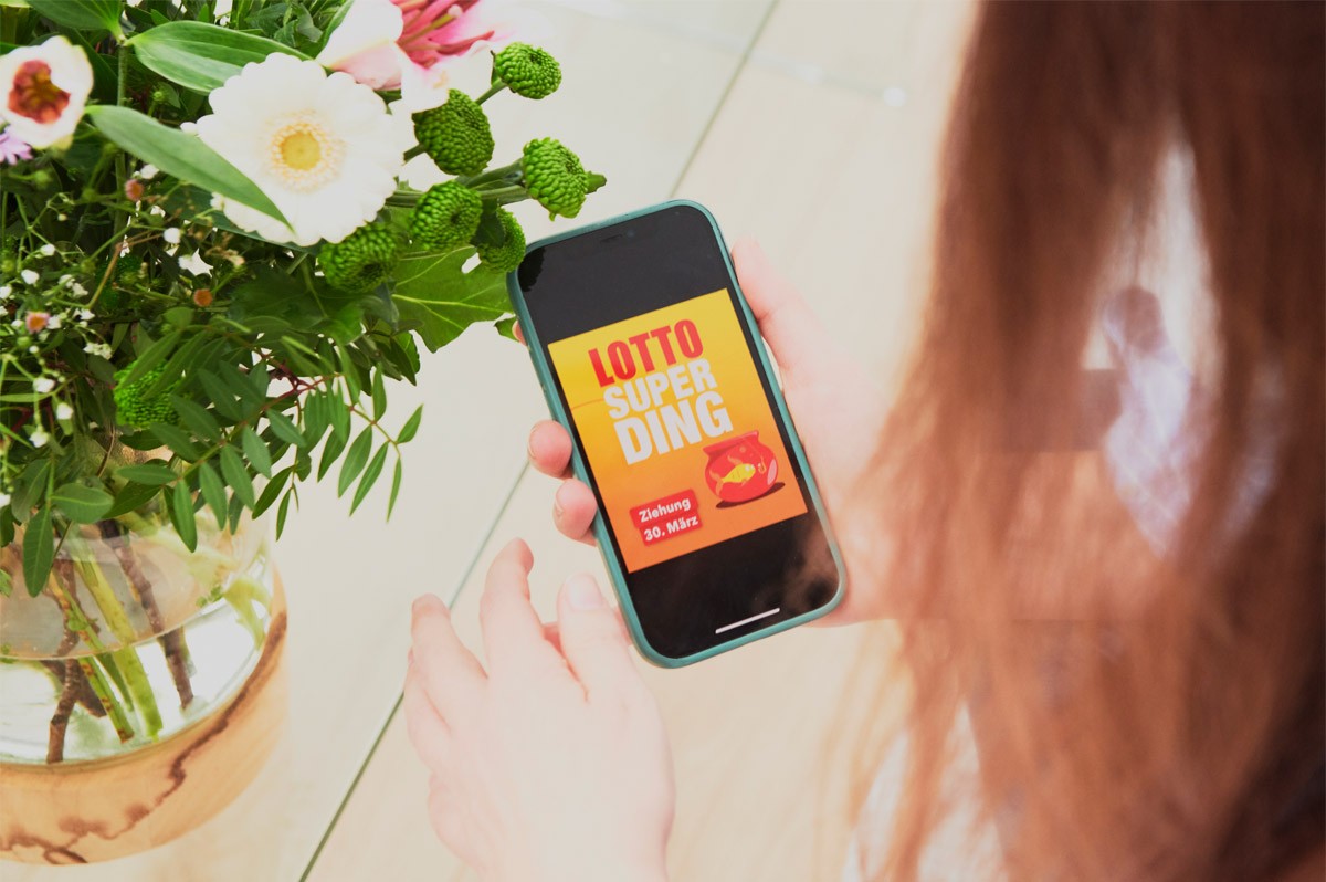 Lotto-SuperDing-Werbung auf Mobiltelefon | WestLotto