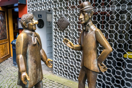 Bronzestatue Tünnes und Schäl in Köln | Glücksbringer WestLotto