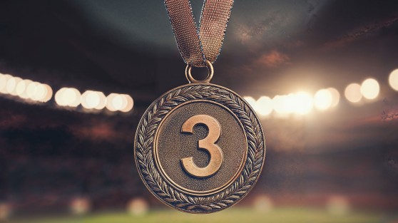 Die Zahl drei auf einer Medaille WestLotto Glückszahlen