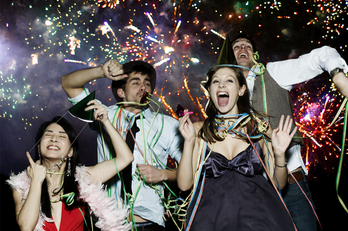 Feiernde Menschen an Silvester