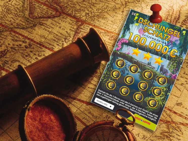 WestLotto-Rubbellos Dschungel Schatz liegt auf einer Schatzkarte. Daneben ein Fernrohr