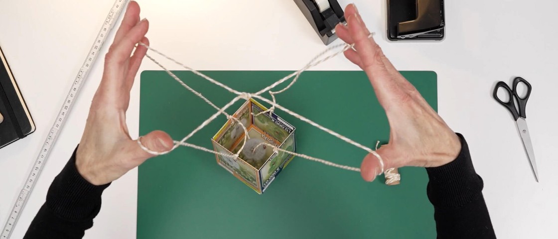 Zwei Hände binden einen Knoten mit einer Kordel | WestLotto-Rubbellos
