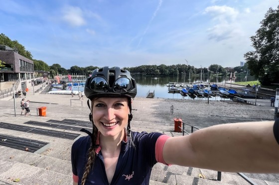 Selfie einer Radfahrerin am Aasee Münster | WestLotto-Radtour des Monats