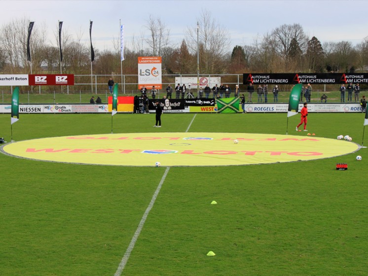 WestLotto-Mittelkreis auf Fußballfeld | WDFV Regionalliga West