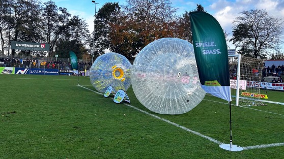 WestLotto-Bubbleballs auf dem Stadionrasen | WDFV 