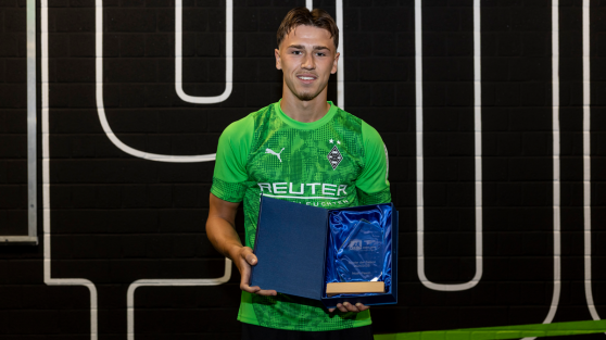 Noah Pesch mit der Auszeichnung zum WestLotto Spieler der Saison 2024/2025