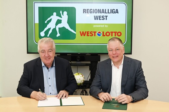 Ein Zweikampf zwischen Spielern von FC Gütersloh und Rödinghausen | WestLotto Spieler der Saison