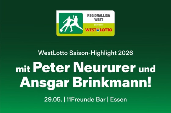 Ein Fuß eines Fußballspielers tritt einen Fußball in einem Stadion | WestLotto Saison-Highlight