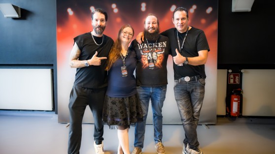 Zwei Wunscherfüller-Gewinner mit der Band The BossHoss