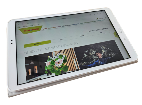 Tablet, auf dem Online-Magazin von WestLotto geöffnet ist